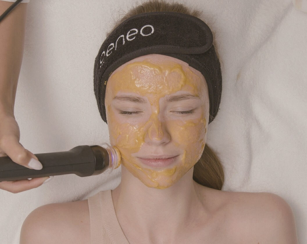 STEP2　酵素ピーリング（角質除去・酸素補給）